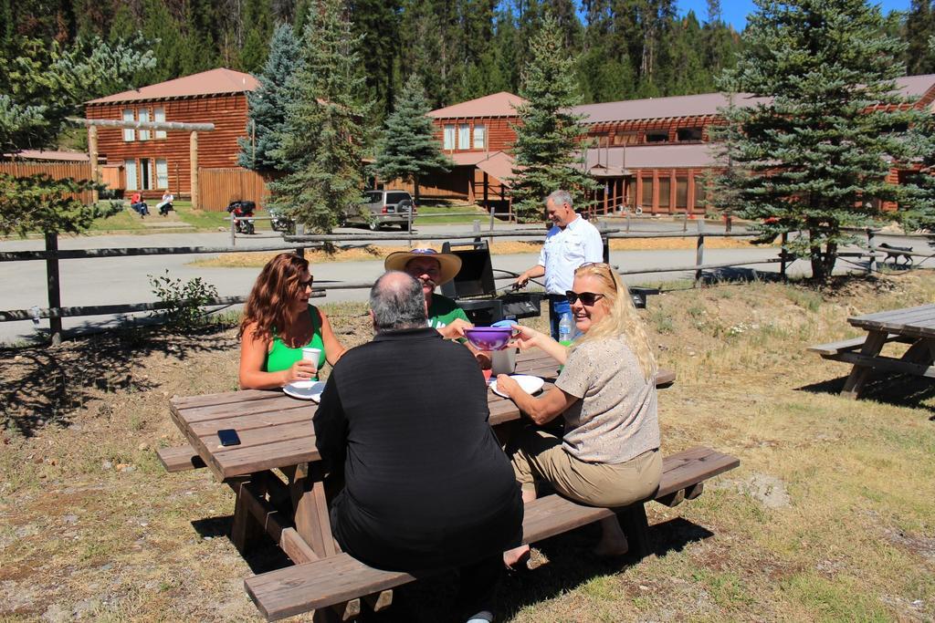 The Lodge At Lolo Hot Springs Экстерьер фото
